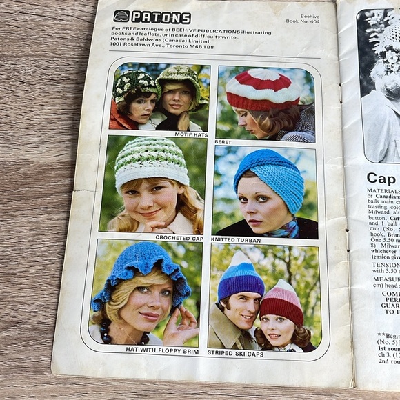 Vintage 70s Patons Beehive Pattern Book Knit Crochet 404 Caps Bags Scarves Hats - Picture 2 of 6